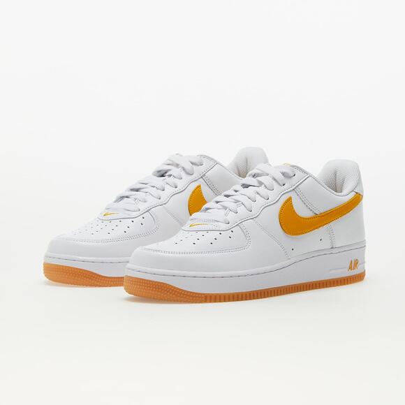 NWT Nike Mens Air Force 1 07 Basketball Shoes White/University Gold 6 - Picture 1 of 5